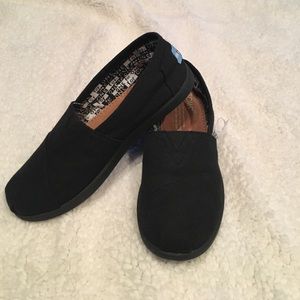 BNWOT Black Youth Toms