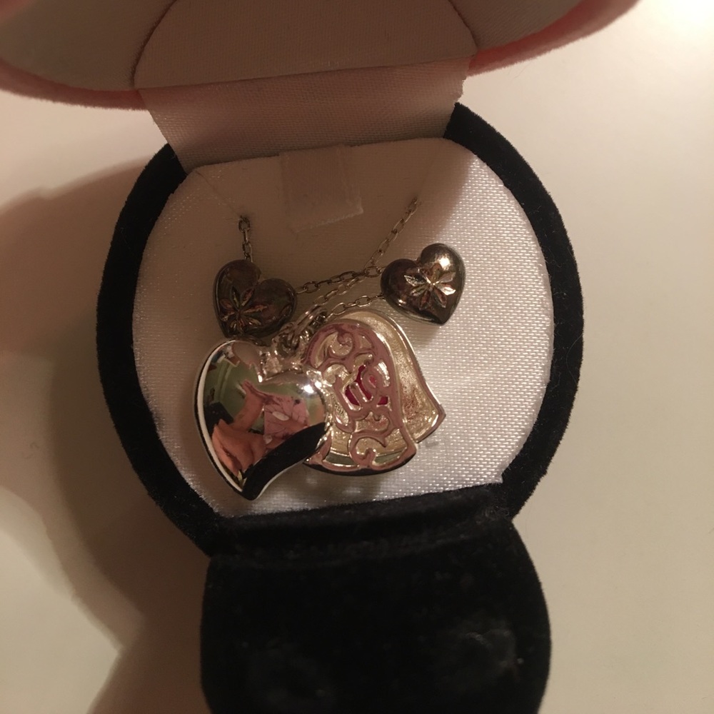 Adorable Heart Necklace & Earrings!