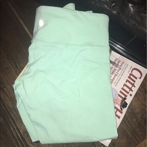 Lulu's Mint Green Capri