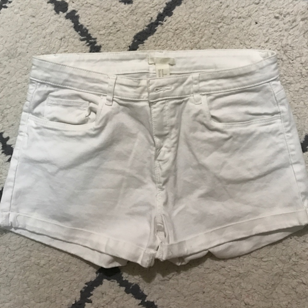 H&M white high waisted shorts