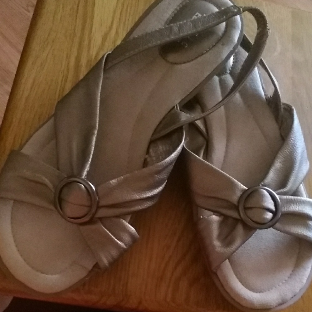 Basic editions sandals