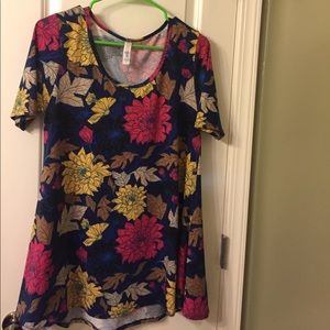 LuLaRoe Perfect Tee Size Small EUC