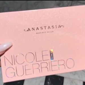 Limited Edition  glo kit ANASTASIA BEVERLY HILLS🔥