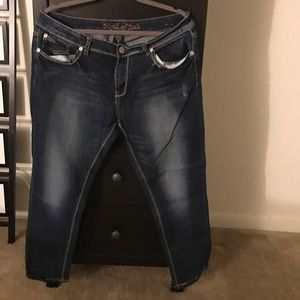 Dark blue skinny jeans.