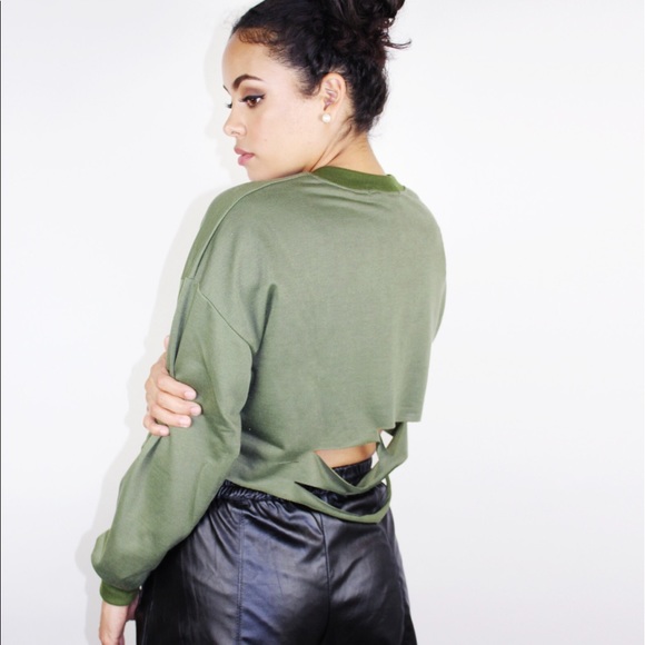 Cropped Sweatshirt - Picture 2 of 3