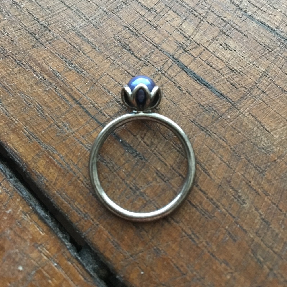 Pandora ring with black pearl