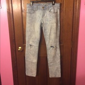 AMERICAN EAGLE DISTRESSED SKINNY JEANS