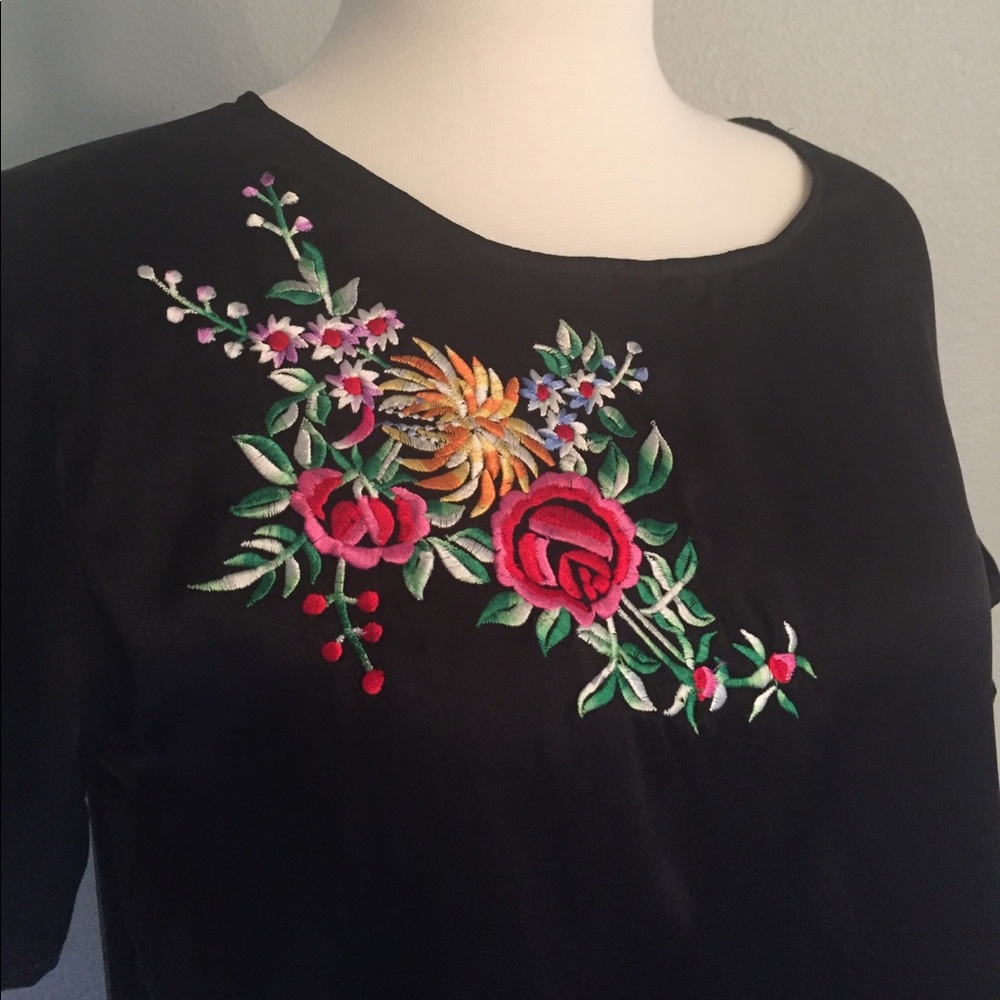 🔴 3/$15 SALE! Carole Little Silk 2 piece