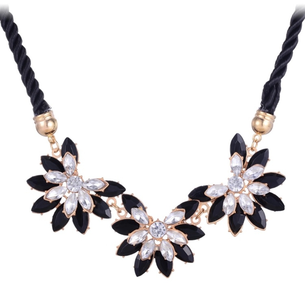 Flower and Rhinestone Necklace. - Picture 2 of 2