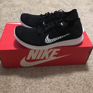 Nike Flyknit Free Run