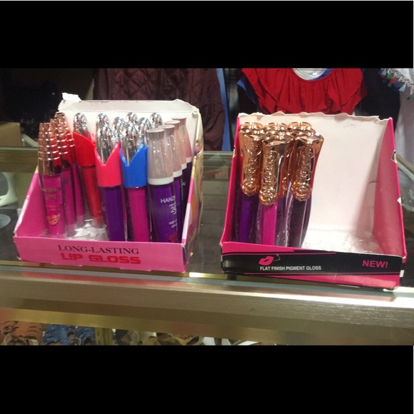 Cloths - Picture 1 of 8