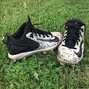 EUC Mike Trout baseball cleats- BOYS