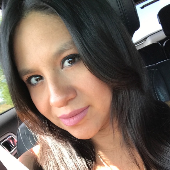 Meet your Posher, Veronica POSH AMBASSADOR!🎉 - Picture 2 of 4