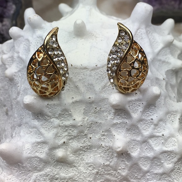 Gold Filigree Earrings - Picture 7 of 8