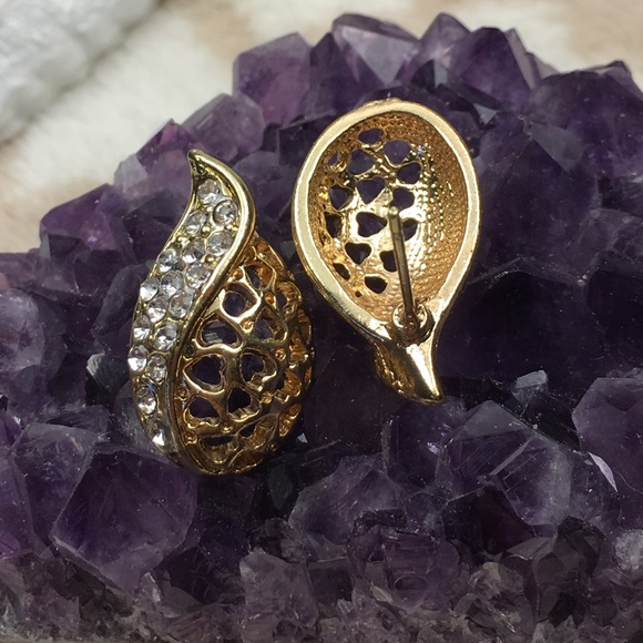 Gold Filigree Earrings - Picture 6 of 8