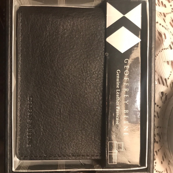 NWB GEOFFREY BEENE GENUINE LEATHER WALLET - Picture 3 of 8
