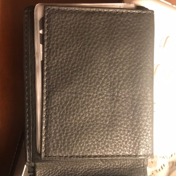 NWB GEOFFREY BEENE GENUINE LEATHER WALLET - Picture 6 of 8