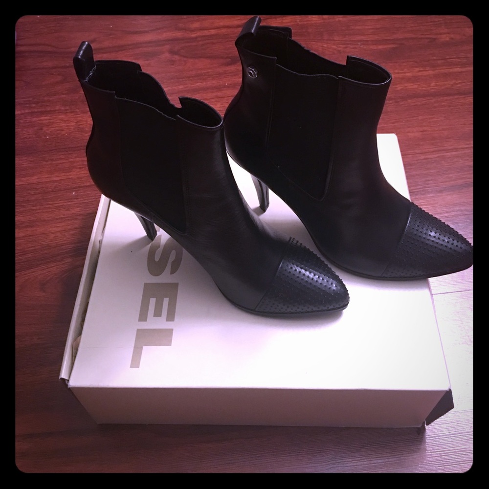 Diesel Liz-Beth booties 7.5 black