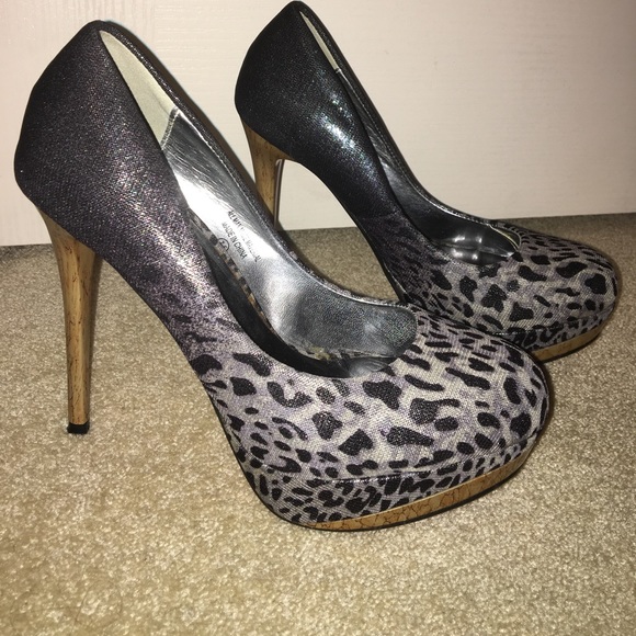 Shullys heels - Picture 1 of 3