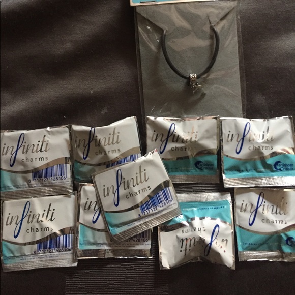 Cute blk charm bracelet w a silver dolphin charm - Picture 2 of 4