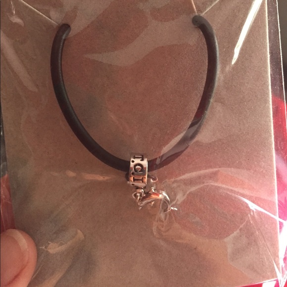 Cute blk charm bracelet w a silver dolphin charm - Picture 4 of 4