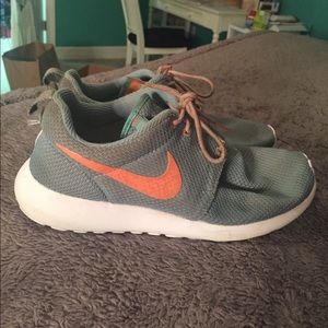 Used Nike Roshes