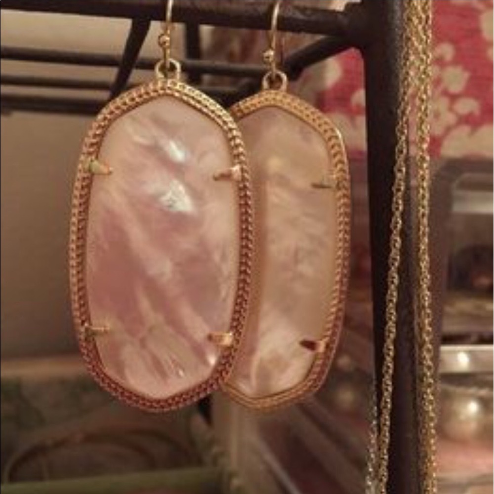 ❗️SOLD❗️Kendra Scott Danielle earrings
