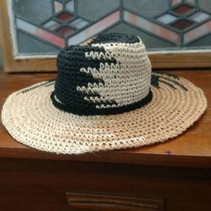 Hat straw Anthropologie NWOT black and tan