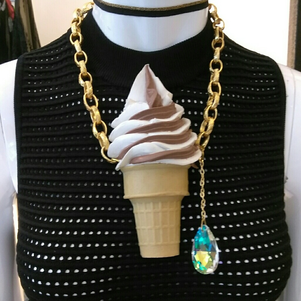 💥💎HP💎💥Ouch movement ice cream necklace