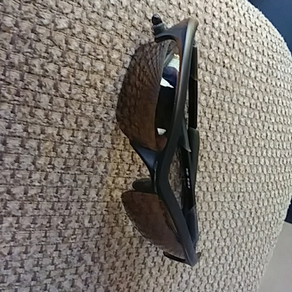 Oakley glasses - Picture 3 of 3