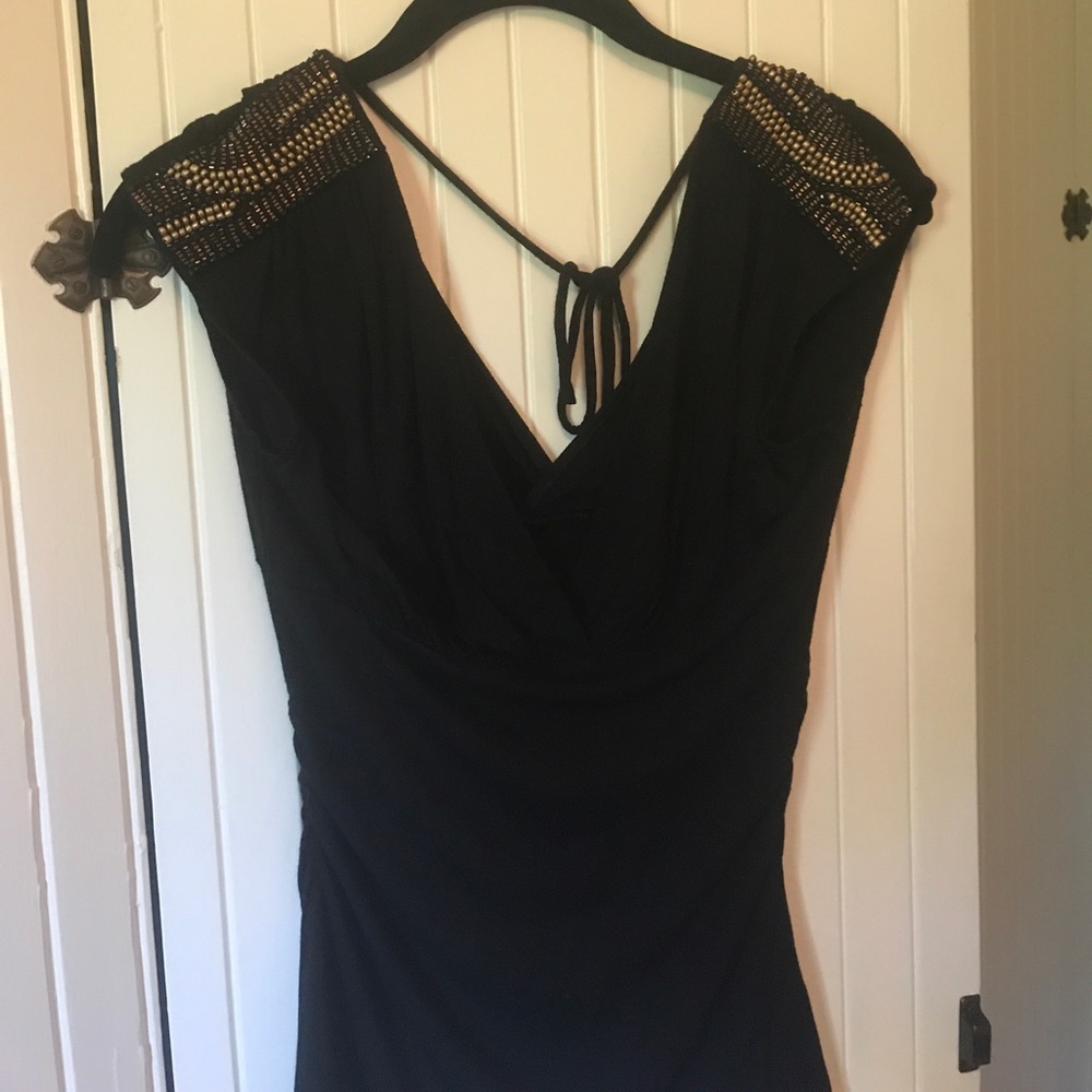 Black Guess top w/ gorgeous beaded shoulders 🖤💎