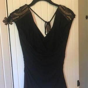 Black Guess top w/ gorgeous beaded shoulders 🖤💎