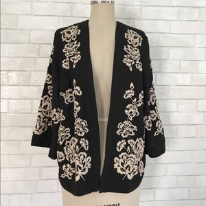 Mini Embroidered black off white Kimono size L