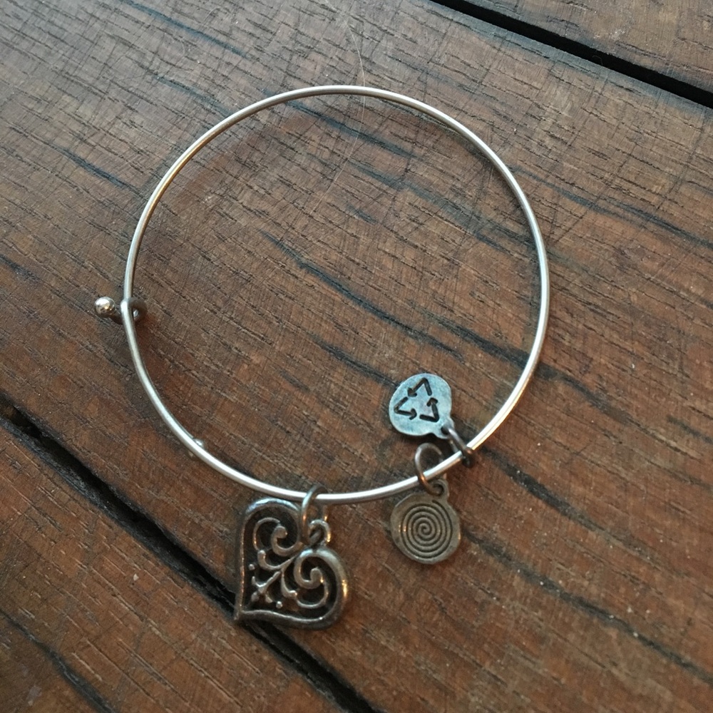 Heart charm bracelet bangle
