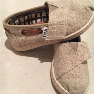 Toms baby shoes