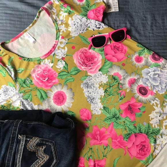 LuLaRoe Tops - Lularoe XS Classic T Floral