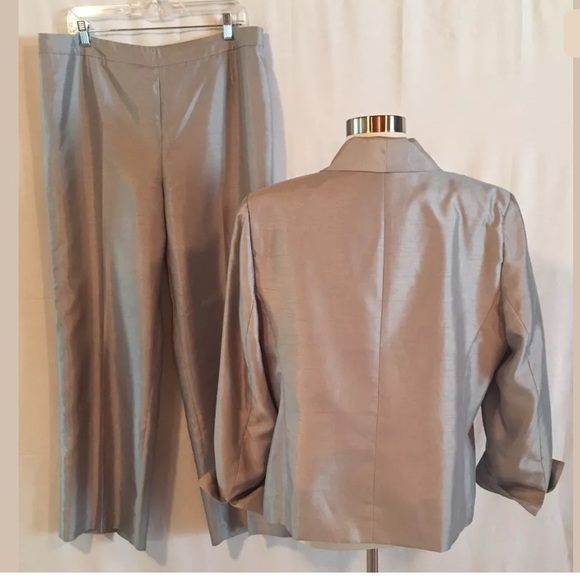 Sold - Picture 3 of 8