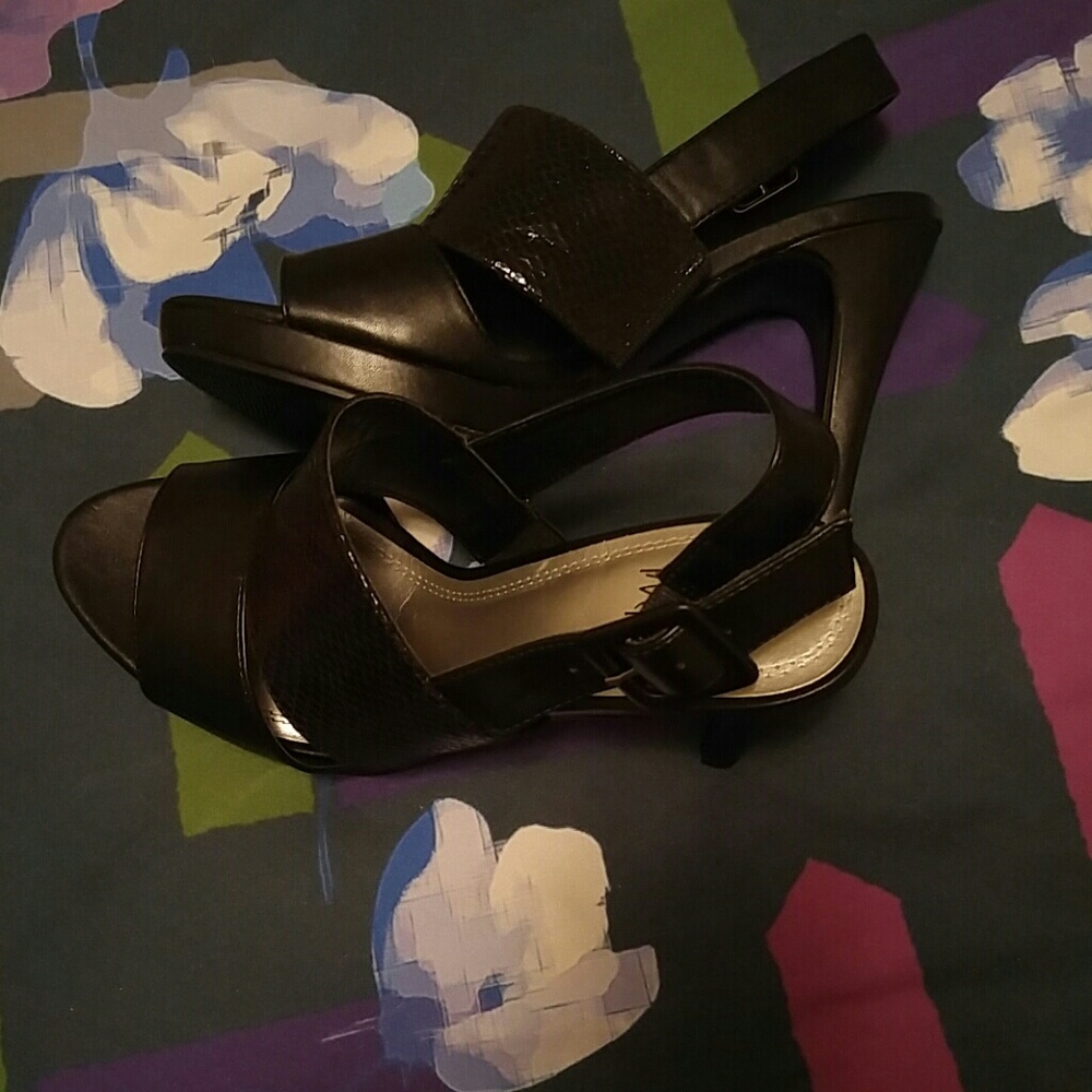 Black sling backs heels!