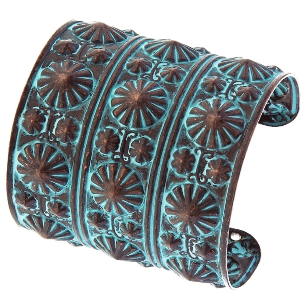 Patina CONCHO • Metal Wrist Cuff