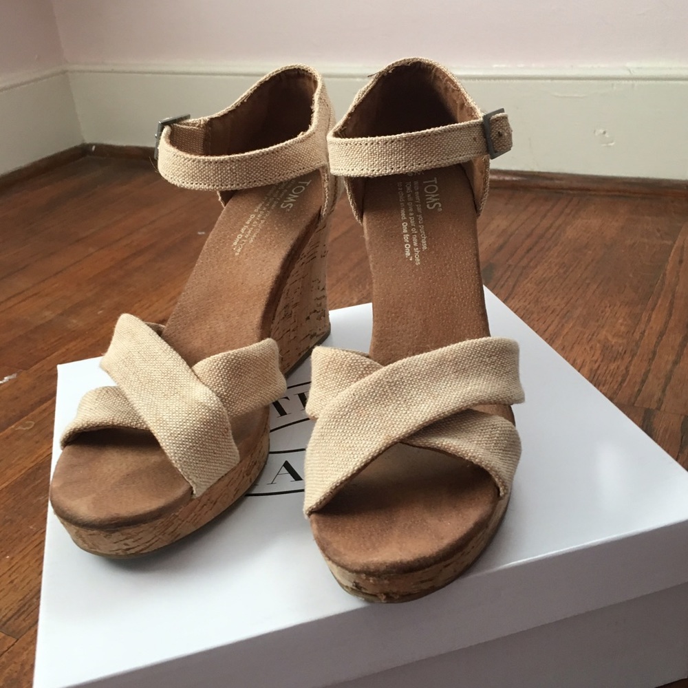 TOMS tan wedges