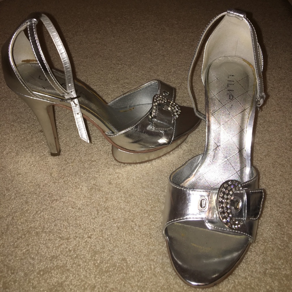 Silver heels with buckle, size 7