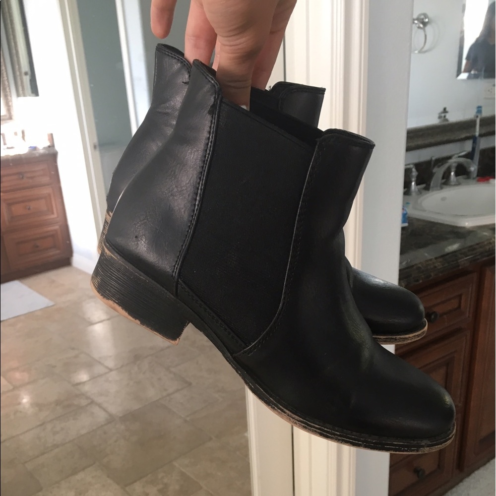 Black booties!!! Hardely worn from Pacsun
