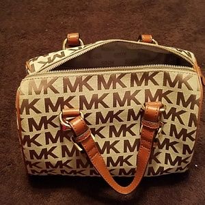 Michael kors small hand bag-never used