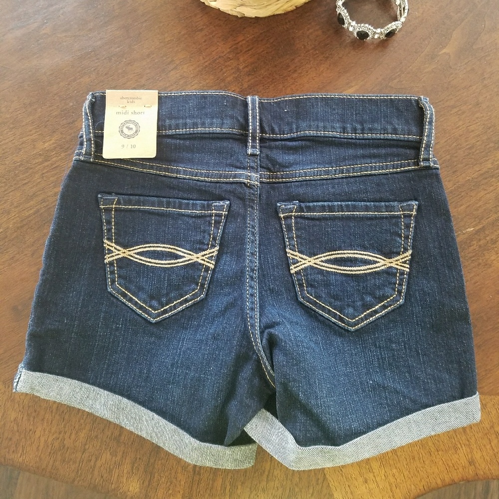 Abercrombie Kids NWT size 9/10 midi denim shorts