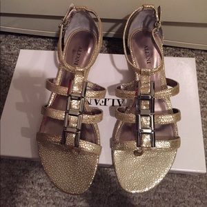 Gold ALFANI sandals! Size 7.