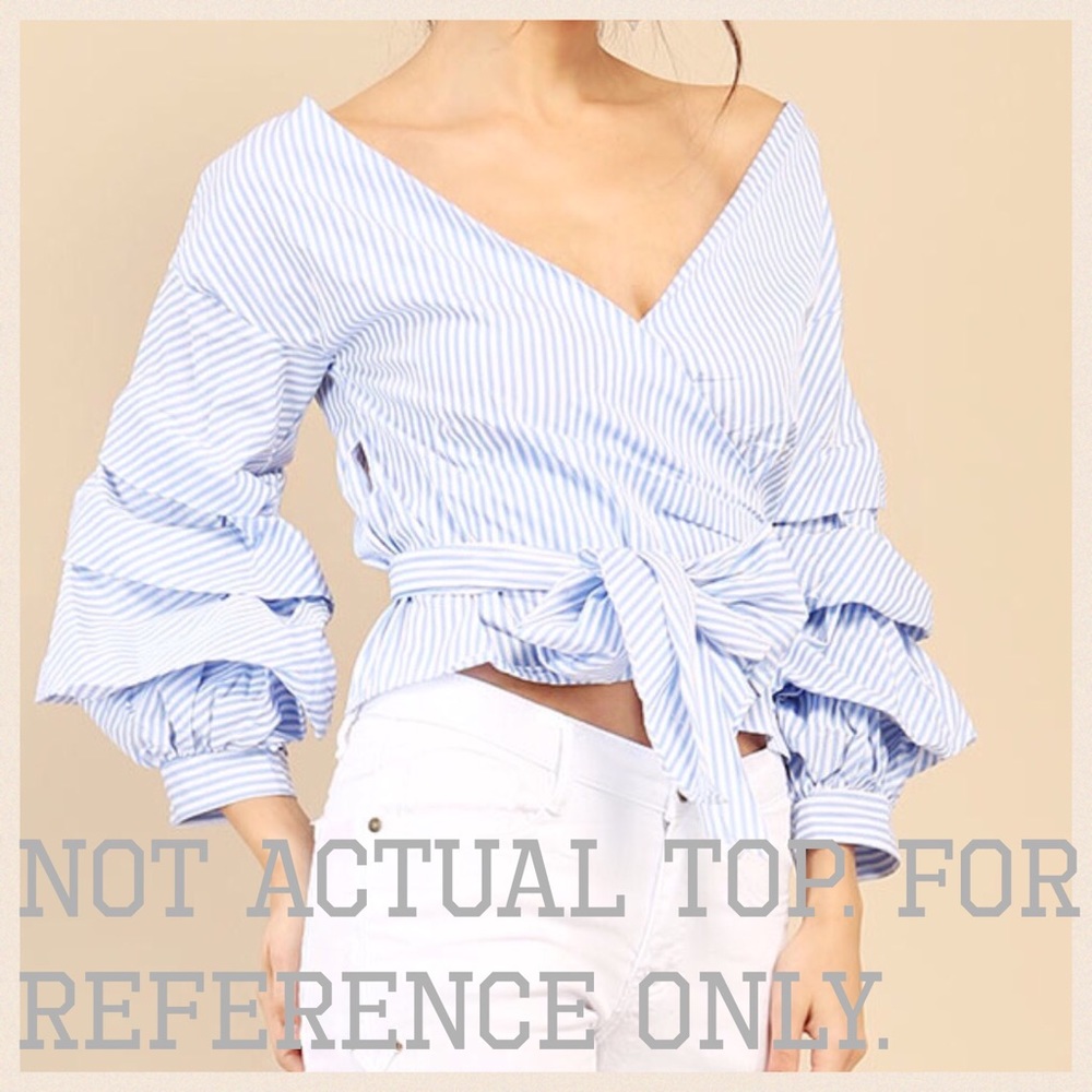 Striped wraparound top💙
