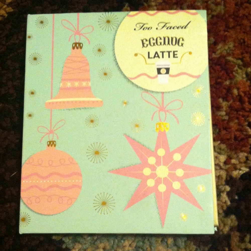 Too faced eggnog latte holiday palette
