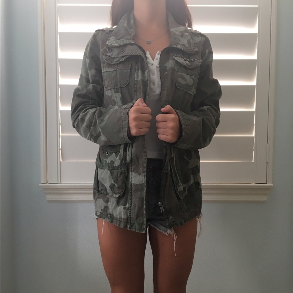 Flattering camo jacket!!