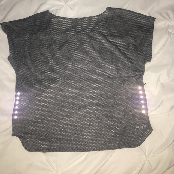nike dri-fit top - Picture 2 of 3