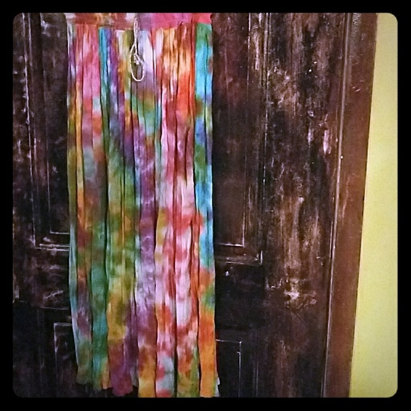 Beautiful Tye-Dye Skirt - Picture 2 of 3